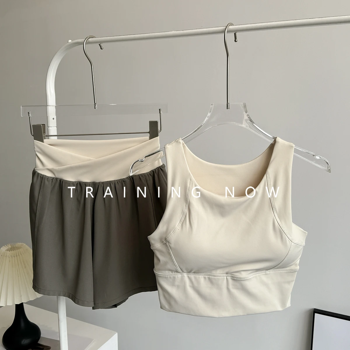 

Спортивный костюм для женщин, новинка лета 2025 года, костюм для йоги для пилатеса, профессиональный быстросохнущий бюстгальтер для бега и фитнеса, шорты