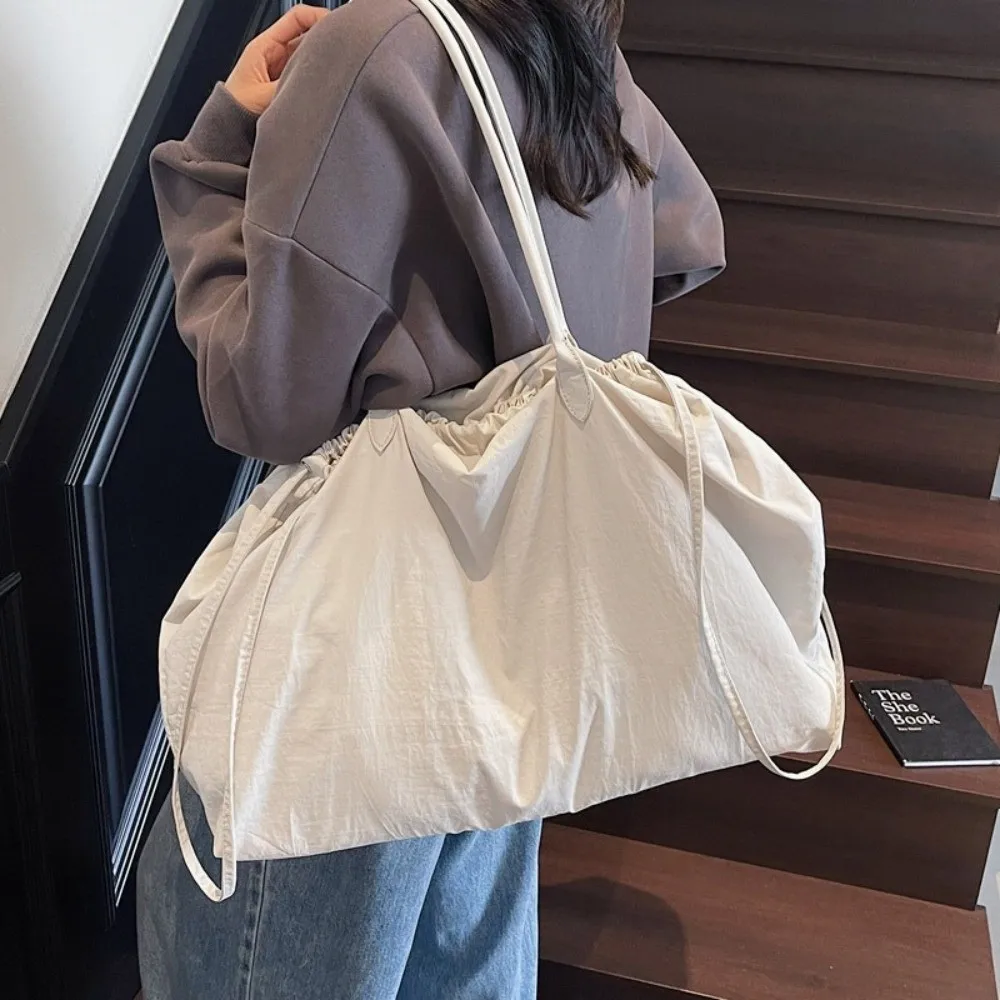 Solid Color Nylon Totes Bag Versatile Large Capacity Overlarge Drawsting Bag Light Weight Casual Women's Handbag Commutting image 3