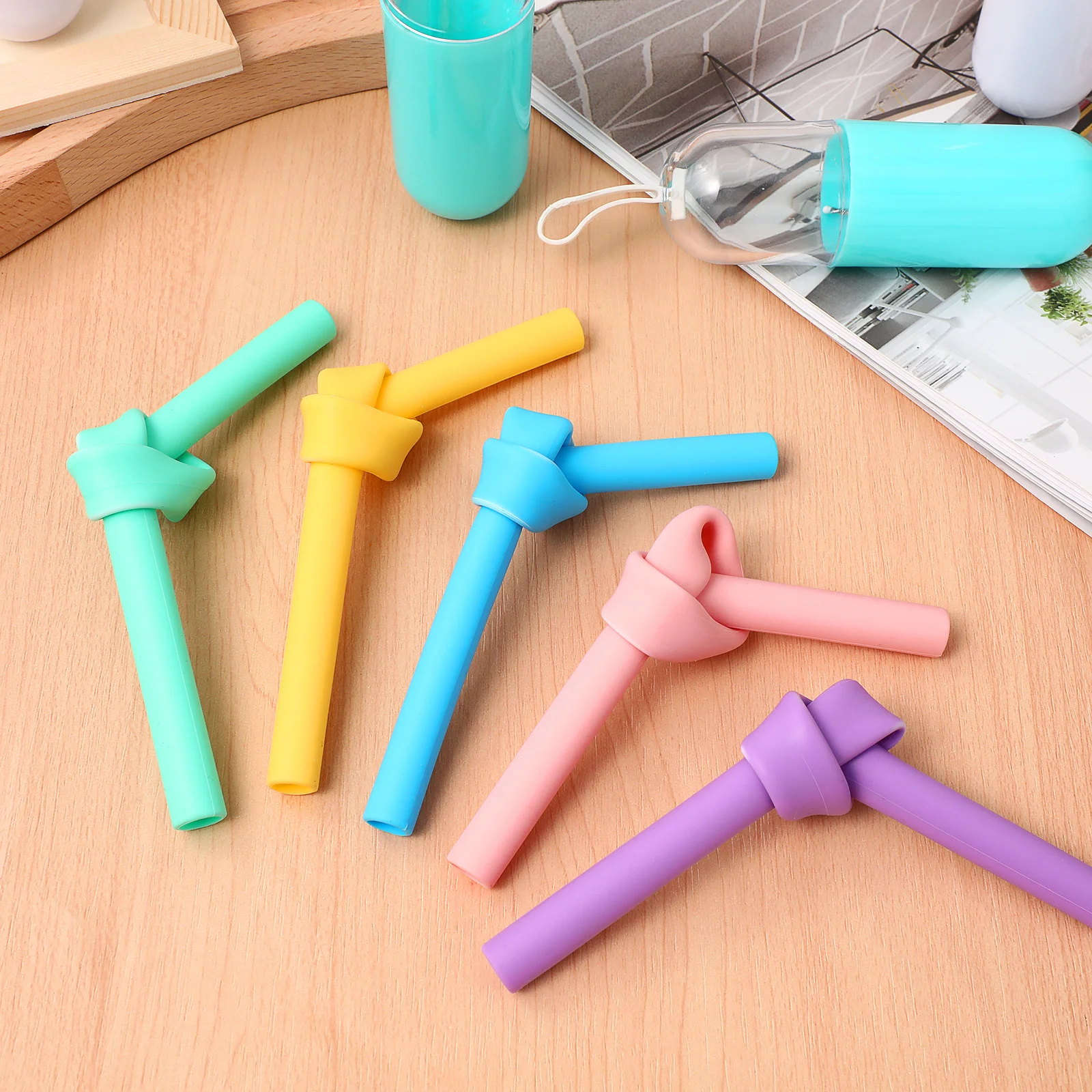 

5Sets Silicone Straw Sets Foldable Reusable Drinking Straws for Smoothies Coffee Tea Party Portable Cleaning Brush Included