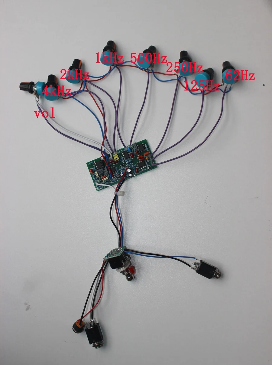 

DIY Handmade Bass Bass Bass Bass Guitar GE-7B Reproduced Seven Section Equalization Adjustment Single Effector Circuit Board