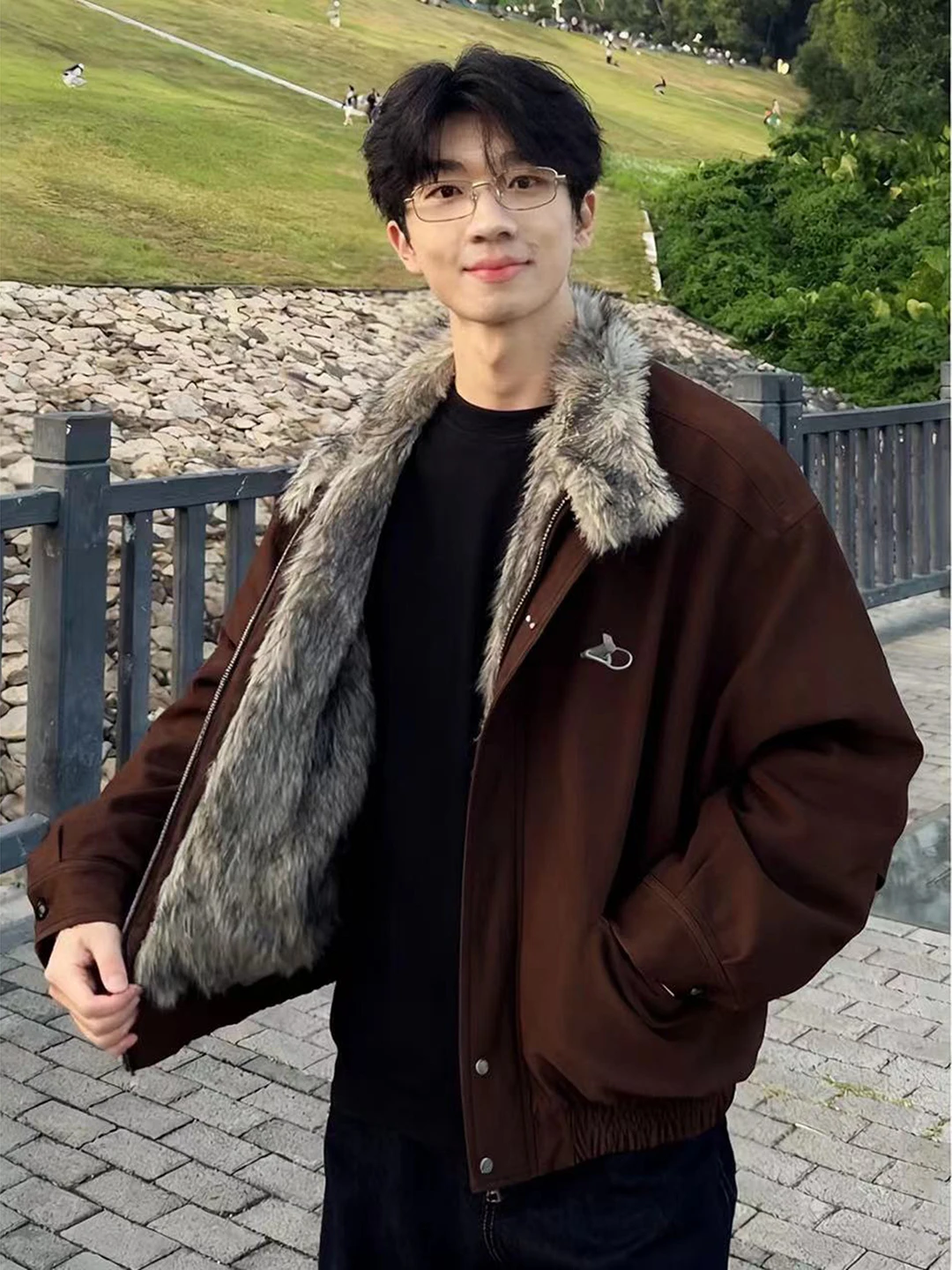 

Коричневая мужская куртка на флисовой подкладке, осенне-зимнее короткое пальто свободного кроя с кожаным воротником, теплая хлопковая верхняя одежда для молодежи