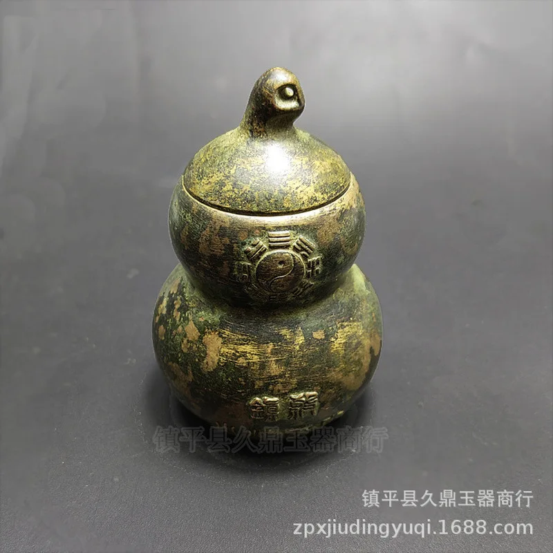 Antique copper ornament with a lid, featuring a dragon pattern; brass gourd for home or office decor