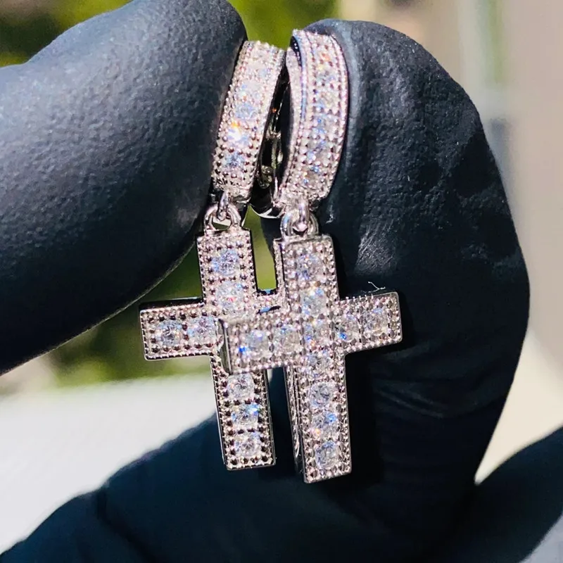 Huitan Ohrringe mit schillerndem Kreuz-Anhänger für Unisex, stilvolles männliches Hiphop-Zubehör mit hellem Zirkonia, Luxus-Schmuck für Frauen