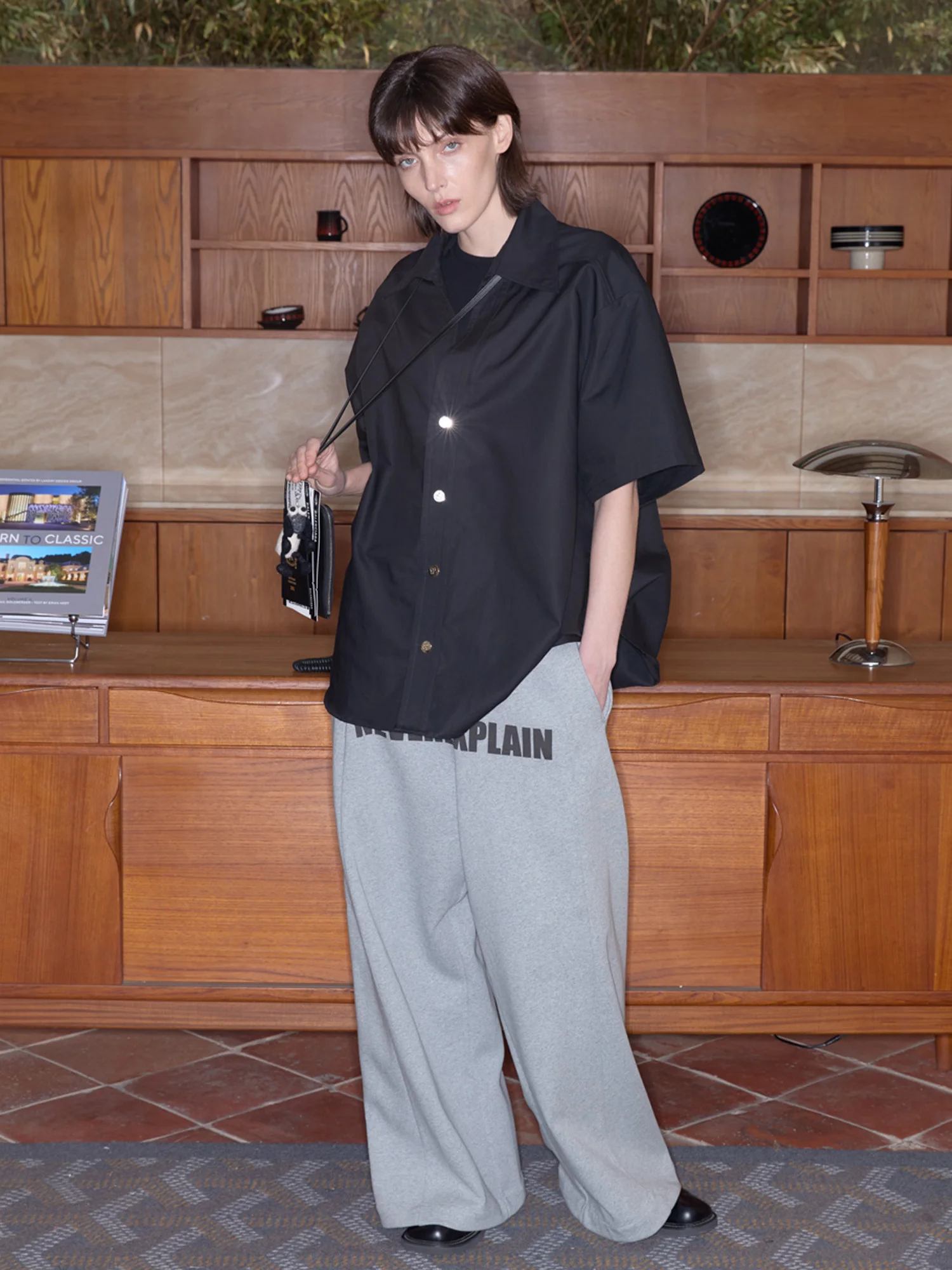 

CasseSango Anterior Loved Loose Casual Short Sleeve Shirt V-Neck Wide Shoulder High Quality Spring Summer Men's Fashion