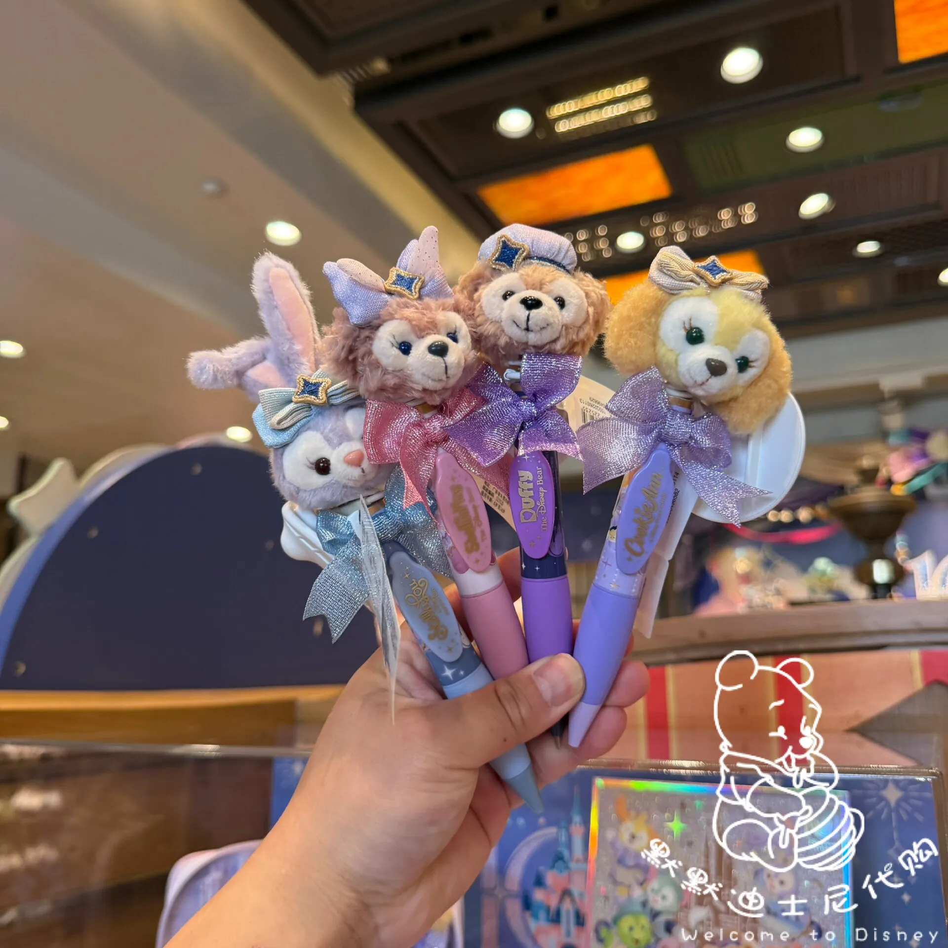 

Оригинальная шариковая ручка Shanghai Disney к 10-летию, с плюшевой головкой Даффи и его друзей, которая качается.