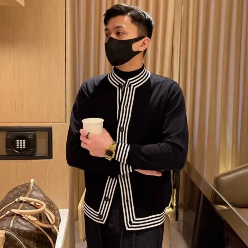 سترة صوفية مخططة راقية للرجال مع إحساس فاخر باللون الأسود وياقة واقفة سترة متماسكة بقصة ضيقة #1