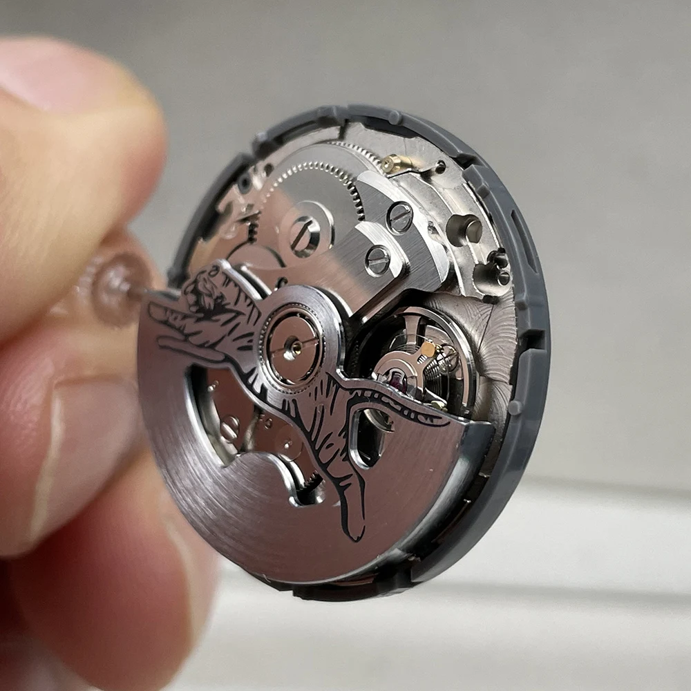 Seiko Mechanical Watch Movement NH35A Modified Oscillating Weight Rotor/Hammer 24 Jewels Automatic Replacement Crown at 3.0