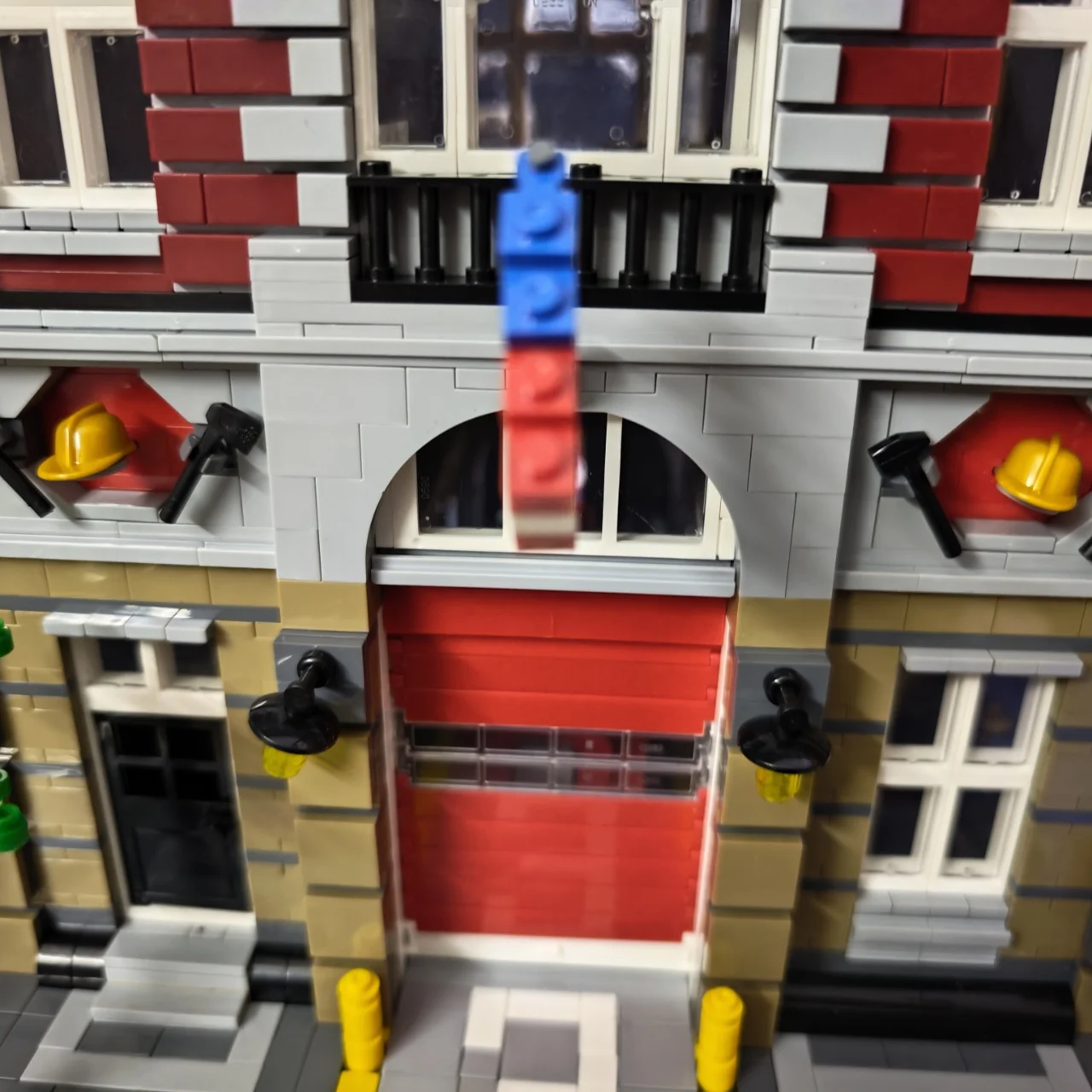 Modular City Block Building Blocks Bundle Set Town Square Auto Repair Garage Detective Agency Jazz Club Retro Diner Premium Display Model Architecture Brick Set Gift for Adult Builders