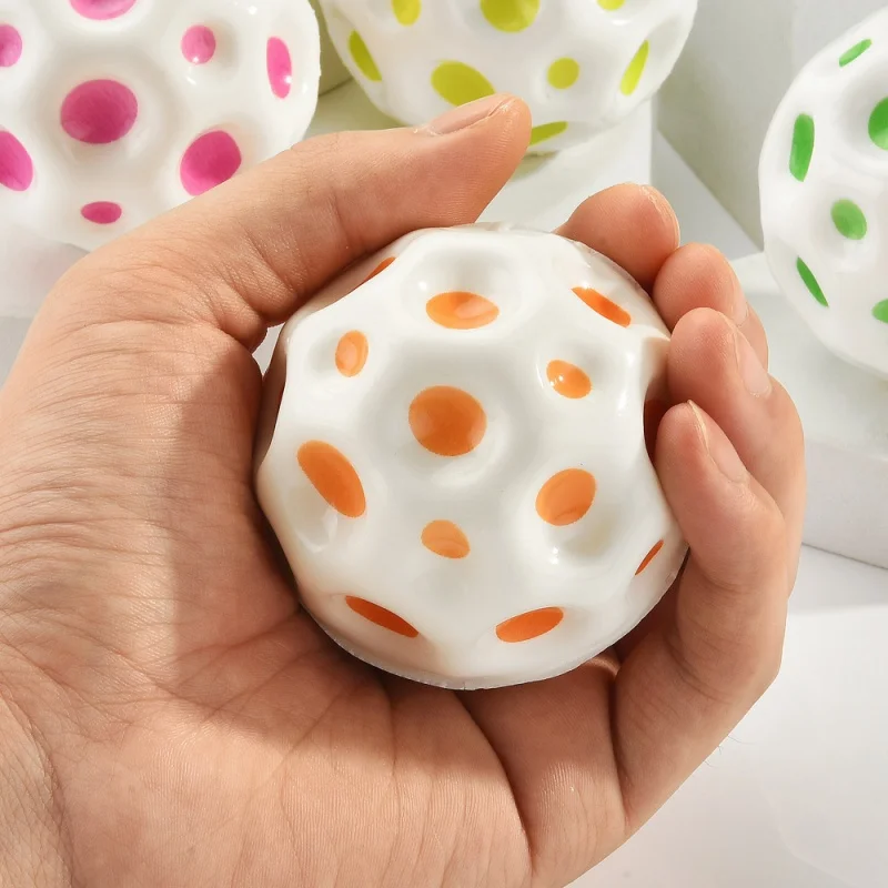 2Pcs Lunar Höhle Ball Super Elastische Ball Freizeit Stress Lindern Hohe Elastische Schaum Sport Interaktive Poröse Springen Ball Spielzeug