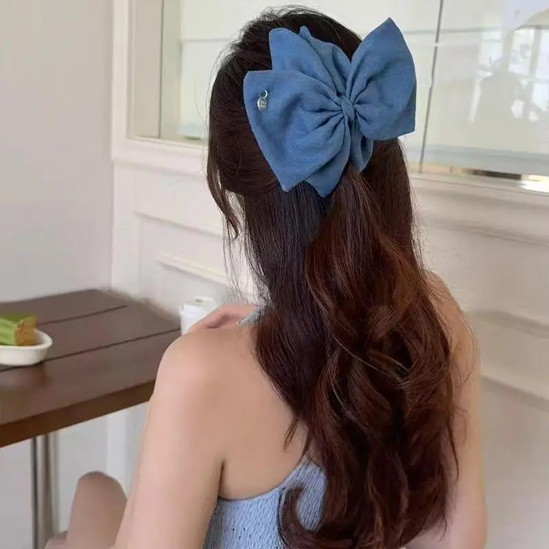 Artiglio per capelli con fiocco blu in denim dolce; Accessorio classico per coda di cavallo con clip di squalo per donna