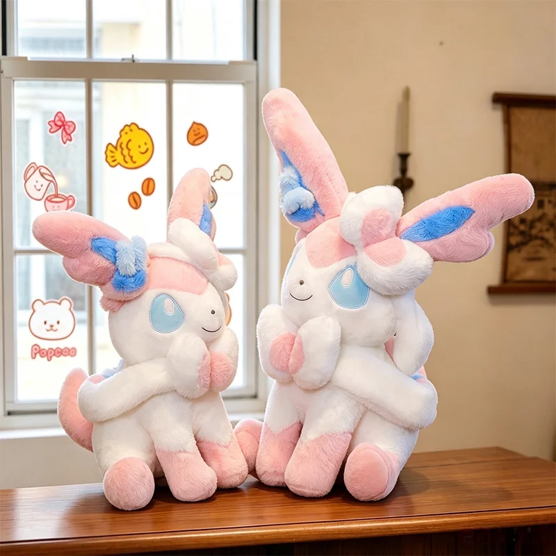 Sylveon Plüschtier in sitzender Pose, kuschelig weich, flauschig, Anime-Puppe im japanischen Stil, Dekokissen für Sofa, Bett, Heimdekoration, Geschenke – Detail 3