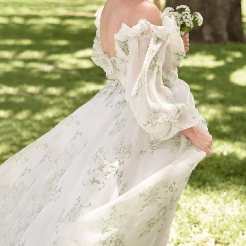 Vestido de fotografía de boda de flores verdes con mangas largas abullonadas, vestidos de novia bohemios de gran tamaño con botones y hombros descubiertos personalizados para jardín