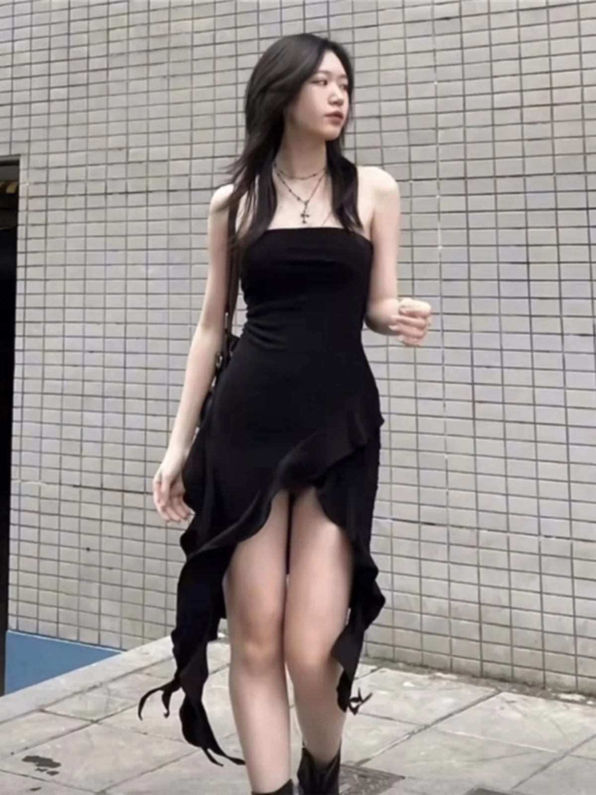 تنورة مثيرة بتصميم شارع العليا غير منتظمة للتنحيف والصدر Dr للسيدات ملابس الشارع عالية الخصر Svel Summ...