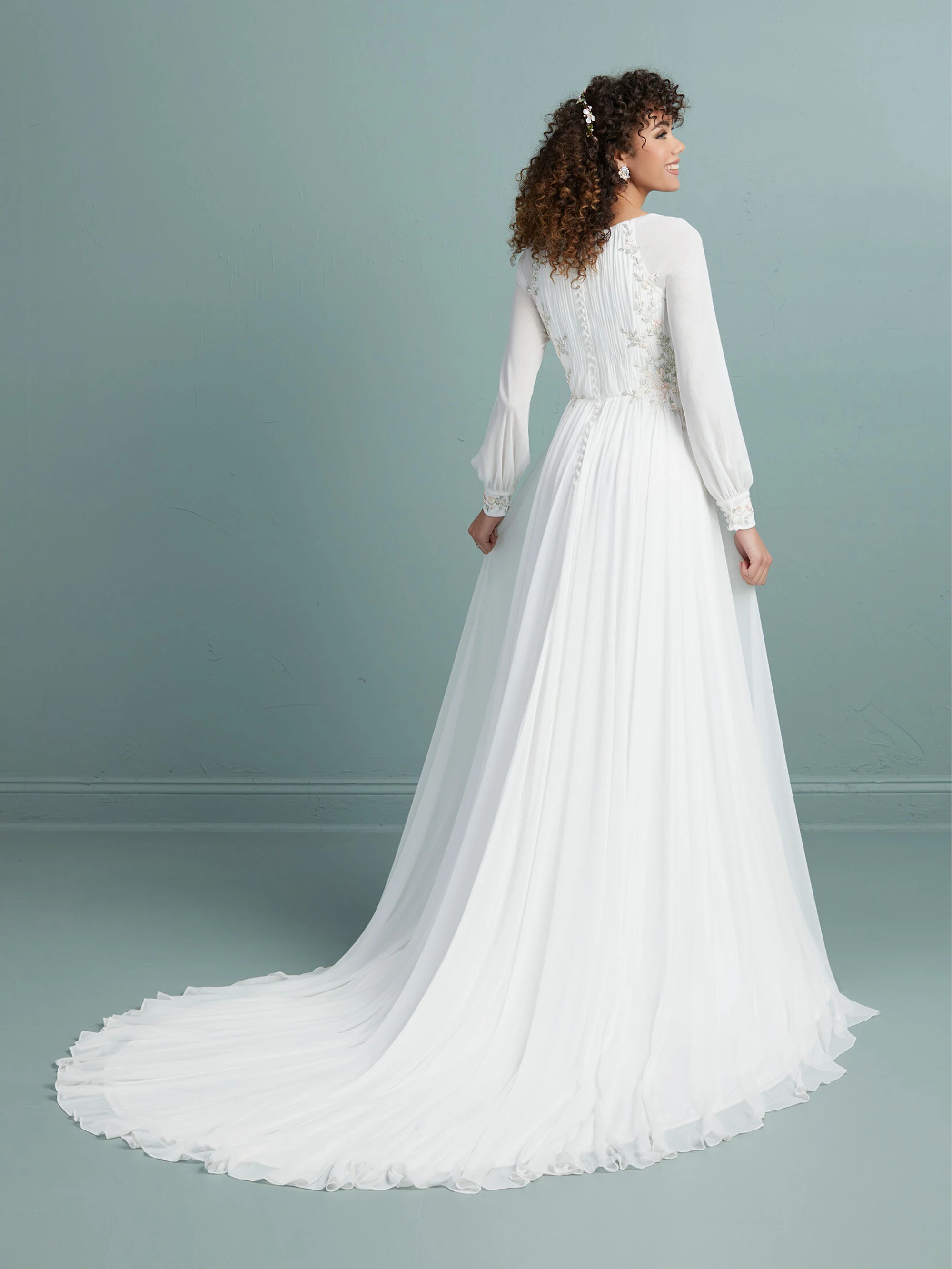 Abito da sposa di lusso in pizzo Manica lunga Manica applique Corpetto increspato Abiti da sposa A-Line Abiti da sposa Sweep Train Personalizzato Pizzo lusso abito da sposa manica lunga manica applicata Ruched bodice a