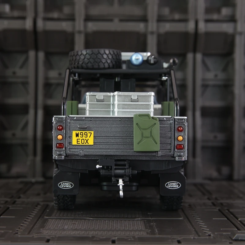 1:24 合金オフロード車モデルカー装飾品コレクション音響光学プルバック子供のおもちゃのドアを開くことができます