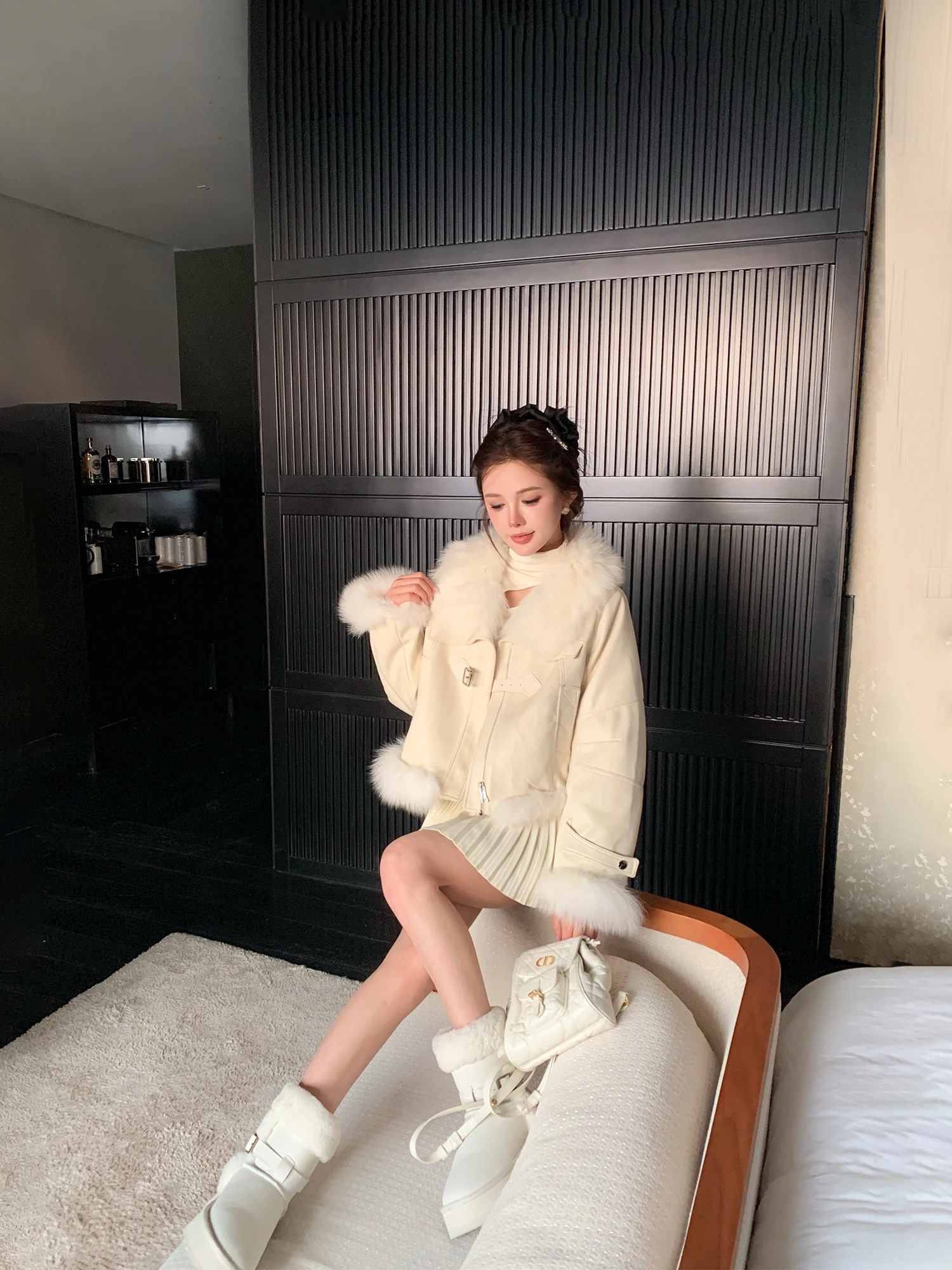 

LADIESFIRST High-End Lightweight Fur Collar down Jaet White Goose down Winter Outerwear Warm Fluffy Coat L2779