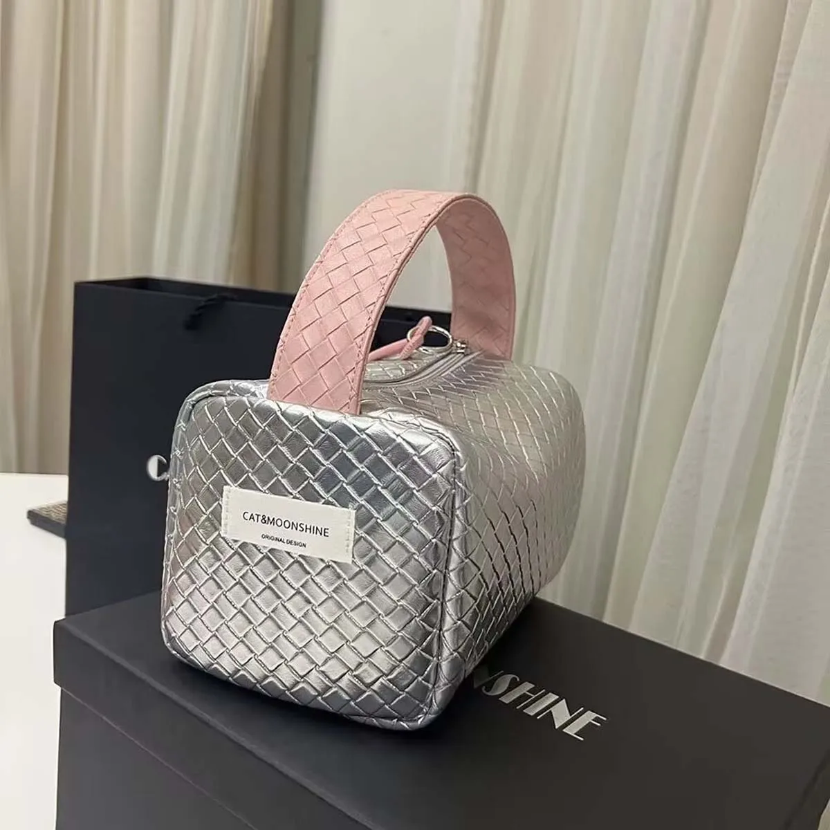 Silver powder color woven pattern new hand bag small bag portable makeup bag storage bag finishing bag