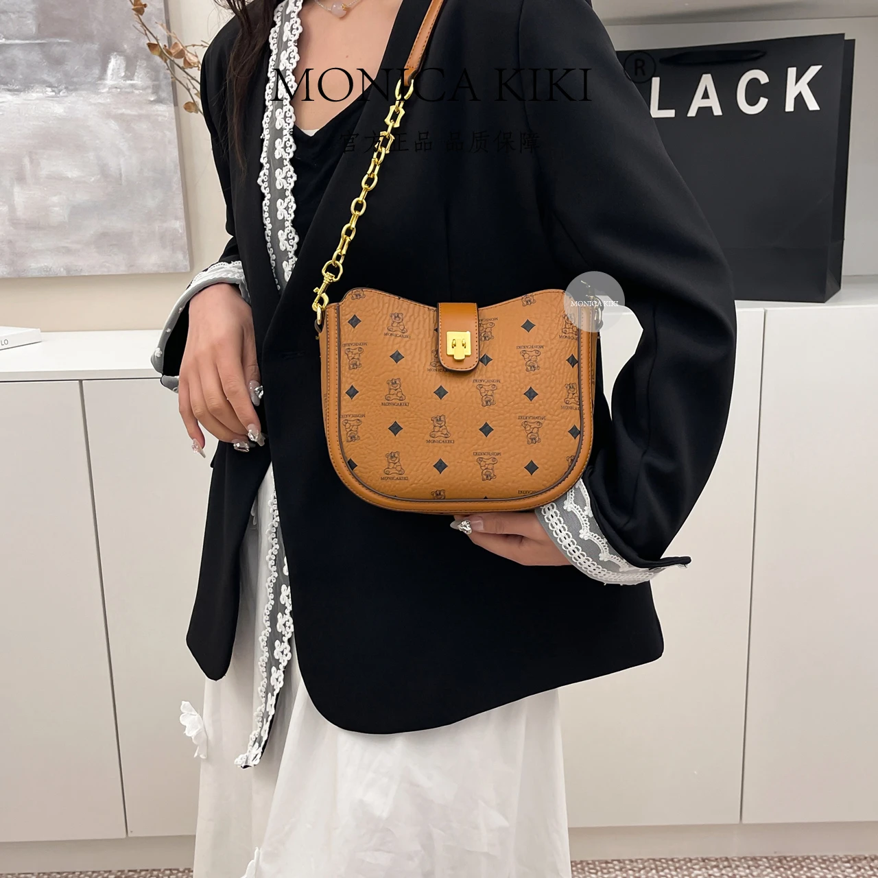 

Ladies Leather Crossbody Bag Stylish Messenger Handbag For Women By Famous Designer Luxury Brand Elegant And Durable