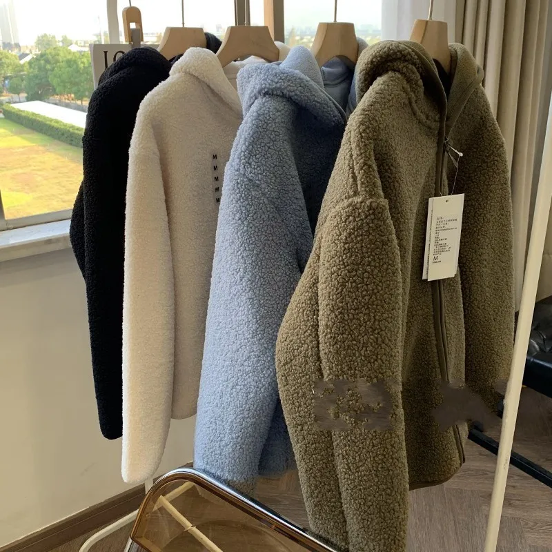 ยุโรปและอเมริกาขนแกะแกะคลุมด้วยผ้าความยาวกลางเสื้อกันหนาวหมวกสําหรับผู้หญิงฤดูใบไม้ร่วงและฤดูหนาวรายการใหม่พร้อมแจ็คเก็ตผ้ากํามะหยี่สําหรับผู้หญิง