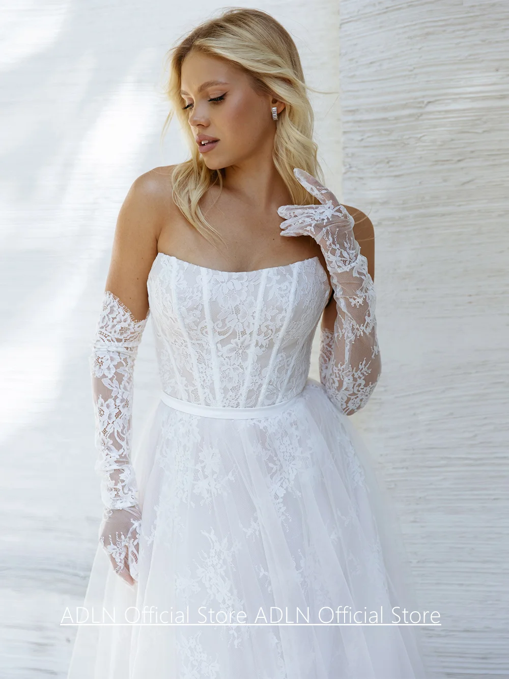 New Lace Wedding Dress for Bride Customized Scoop Neck Sweep Train A Line Woman Corset Bridal Gown Robe De Mariage No Gloves