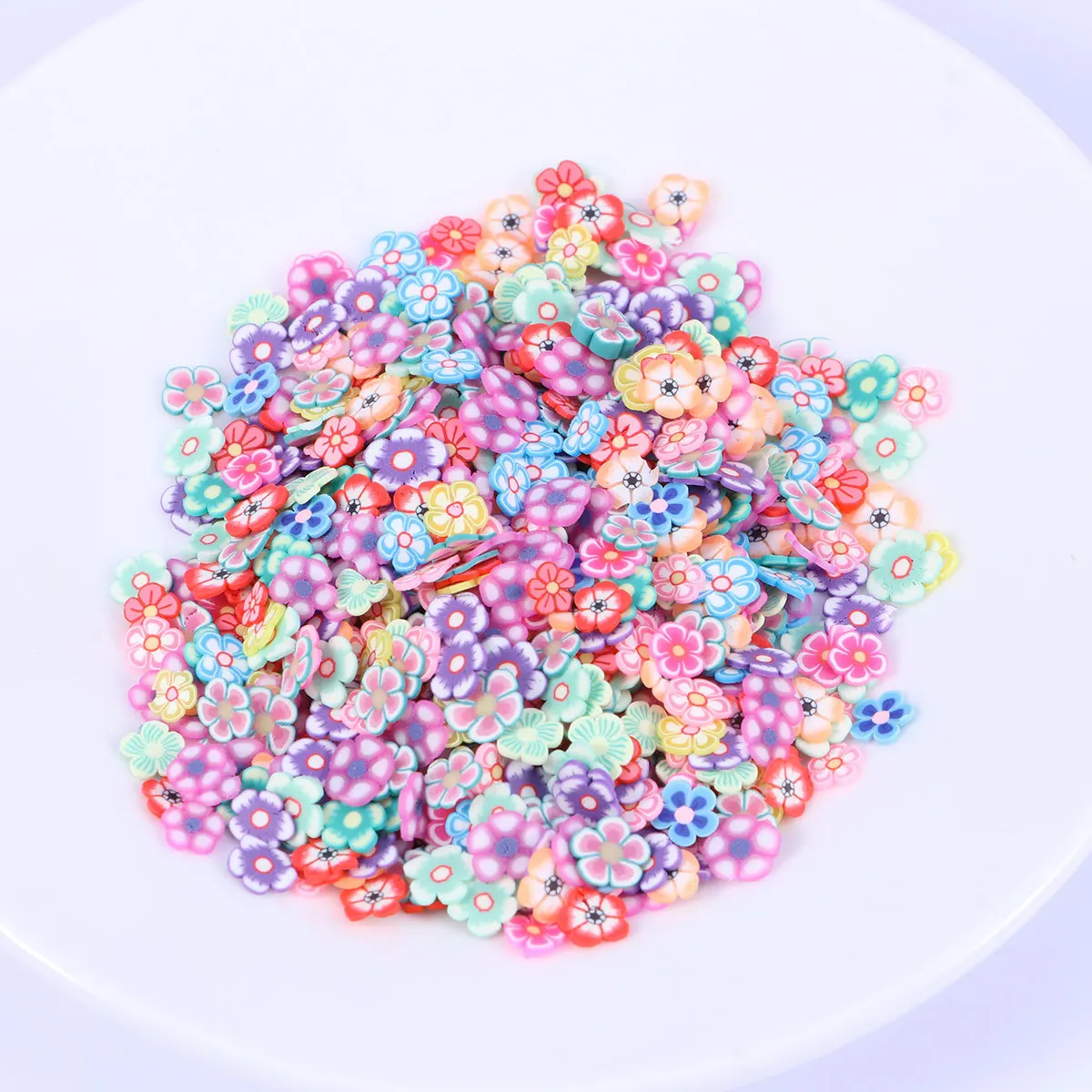 1000個 DIY ネイルアートパーツ 梅の花模様 カラフルなセラミックスライス マニキュアデコレーション 指の爪の美しさ用