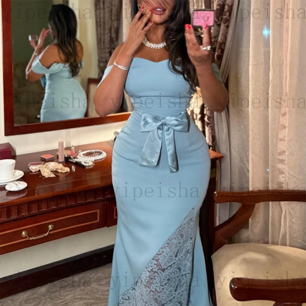 فساتين سهرة ميدي على شكل قلب مخصصة قبالة الكتف فيونكة دانتيل غمد فستان حفلات حديث بطول الشاي بدون ظهر