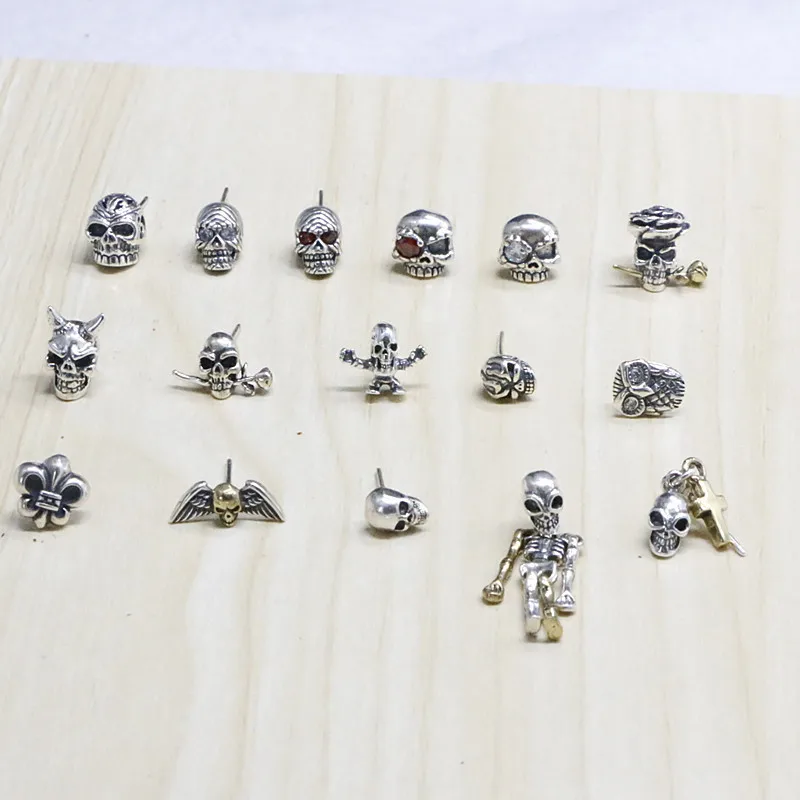 Personalized retro vintage Thai silver trendsetter hip-hop, Japanese and Korean non mainstream pure silver skull earrings, men's