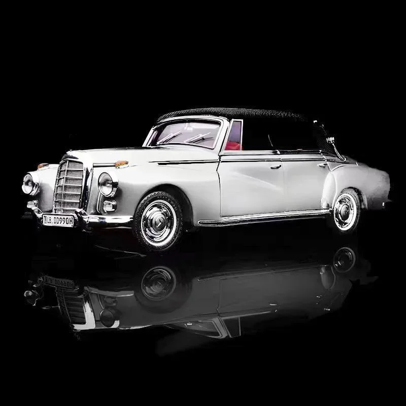 

Коллекционная модель автомобиля 1:64 300D, лимитированная серия 799 экземпляров, из литого металла
