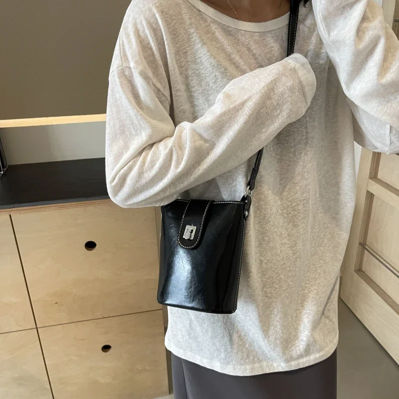 

Women Leather Luxury Shoulder Bag Classic Designer Tote Crossbody Handbag For Modern Trendy Outings