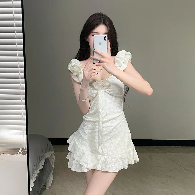 

Белый слитный купальник с цветочным принтом, оборками на рукавах и бантом спереди, с многоярусным подолом, скромный, для пляжа и отдыха у бассейна