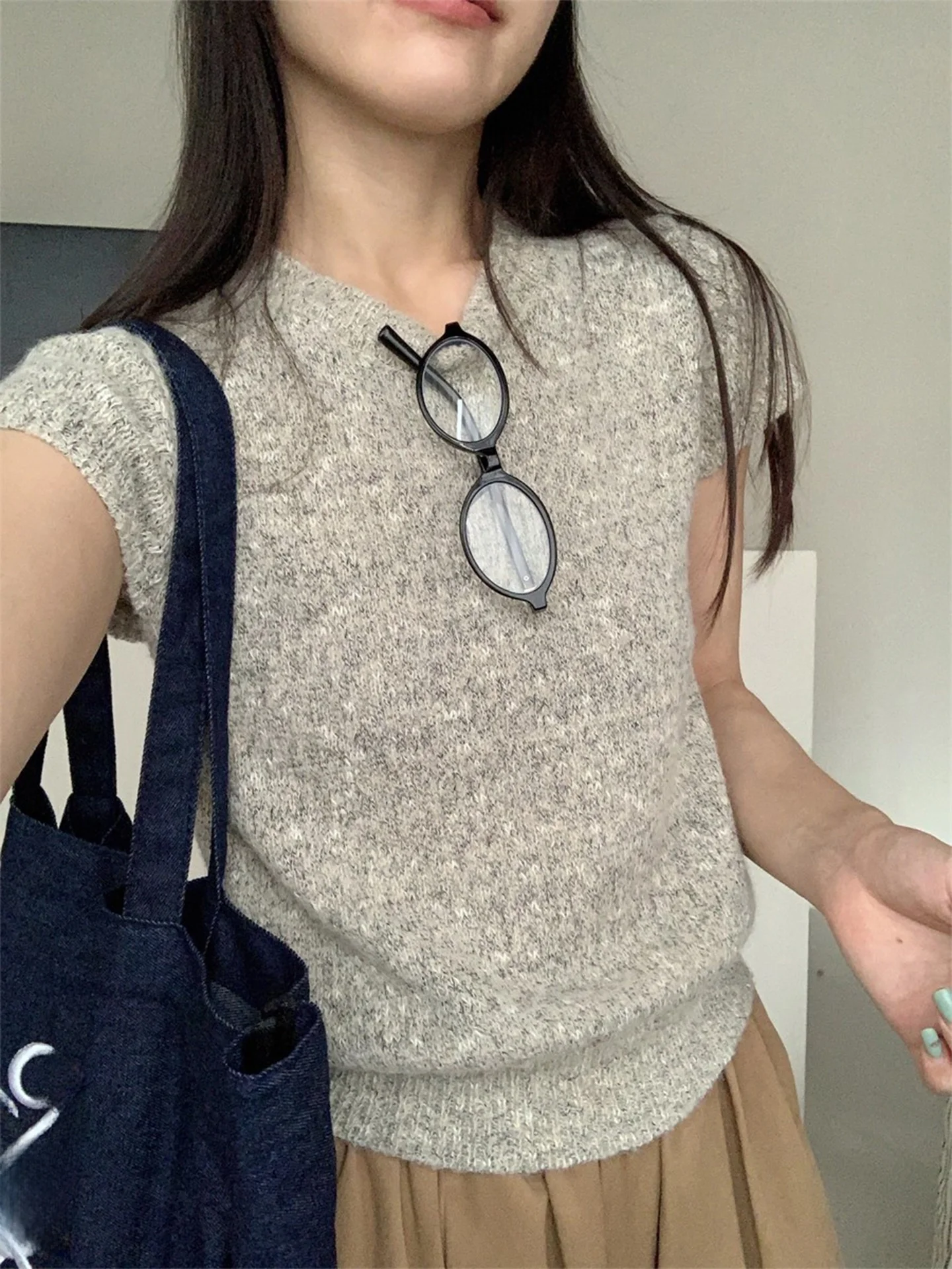 كنزة نسائية أنيقة جديدة لفصل الخريف، ناعمة وفاخرة بنقش ندف الثلج، بأكمام قصيرة، طبقة أساسية عصرية متعددة الاستخدامات