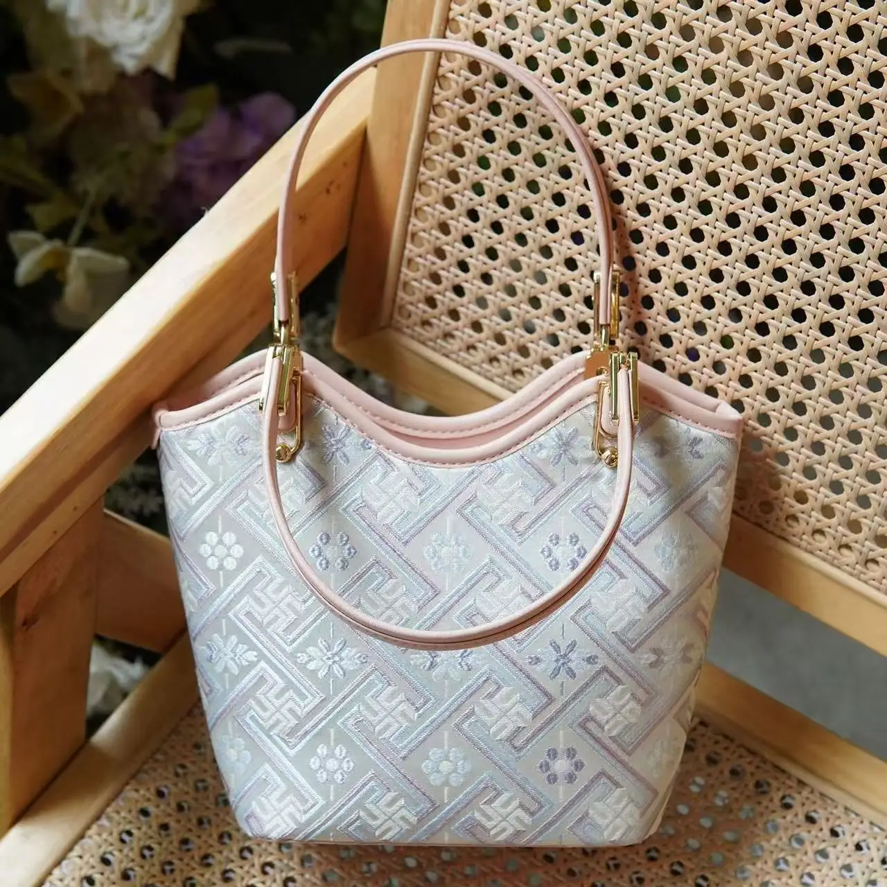 New Style Intangible Cultural Heritage Zhuang Ethnic Durable Cross-Body Commuting Bag Zipper Flowers for 2025 Chinese-style