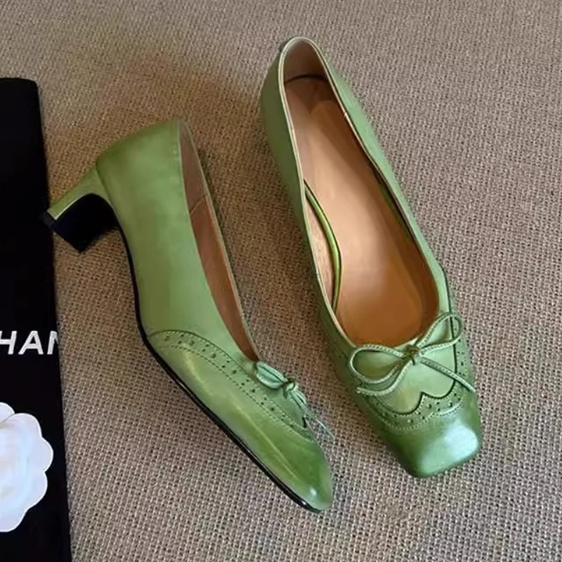 

Элегантные женские туфли-лодочки на высоком каблуке в стиле ретро с квадратным носком и бантом, офисные женские туфли на низком каблуке, модельерские модельные туфли, женские