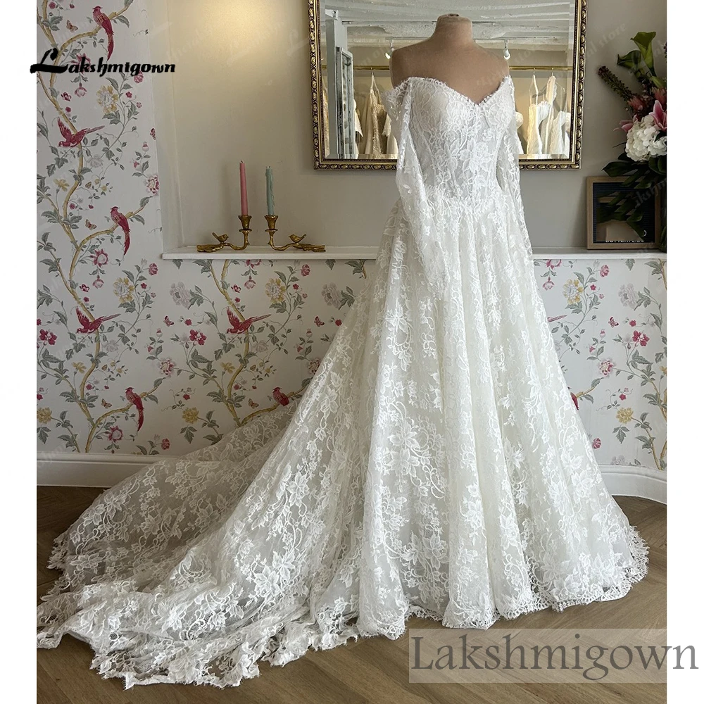 Lakshmigown Luxuriöses Spitzen-Brautkleid mit Off-Shoulder-Ausschnitt, A-Linie, Rückenfrei, Bodenlang, Langer Schleppe, Maßanfertigung – Detail 5