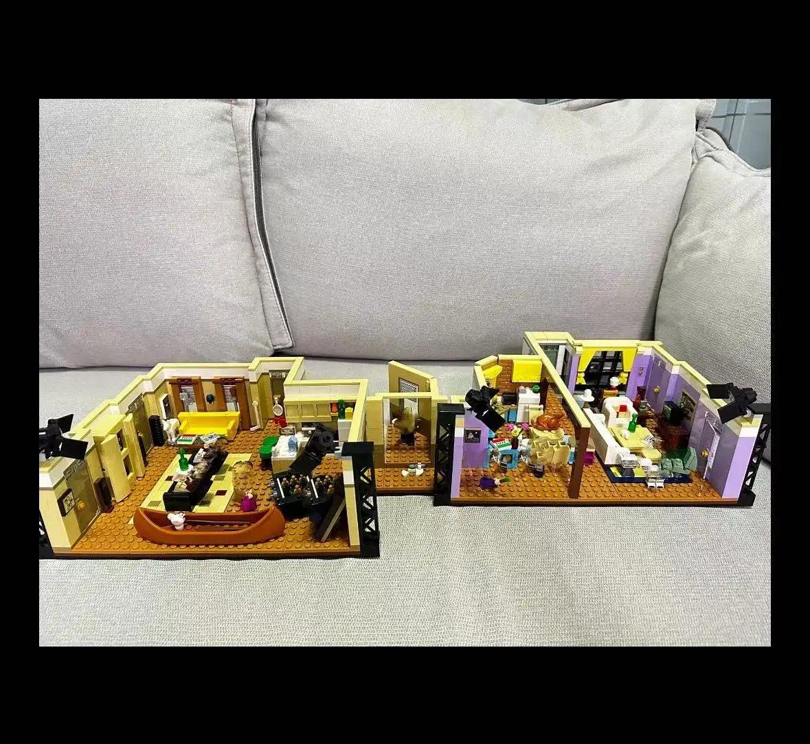 

Creative collection of building blocks, old friends, decoration, home furnishings, apartment building blocks, decorations, gifts