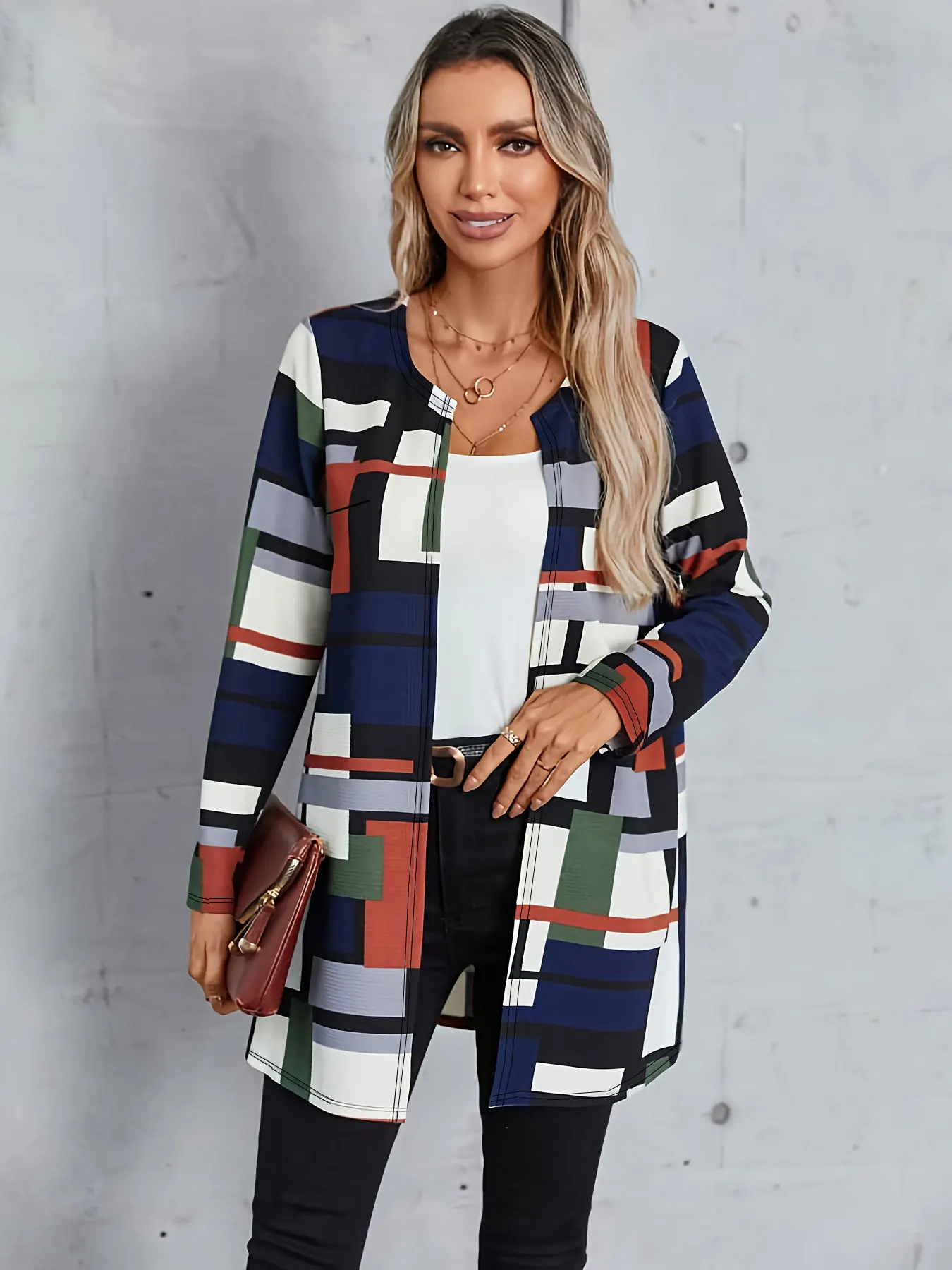 

Женская большая вязаная куртка