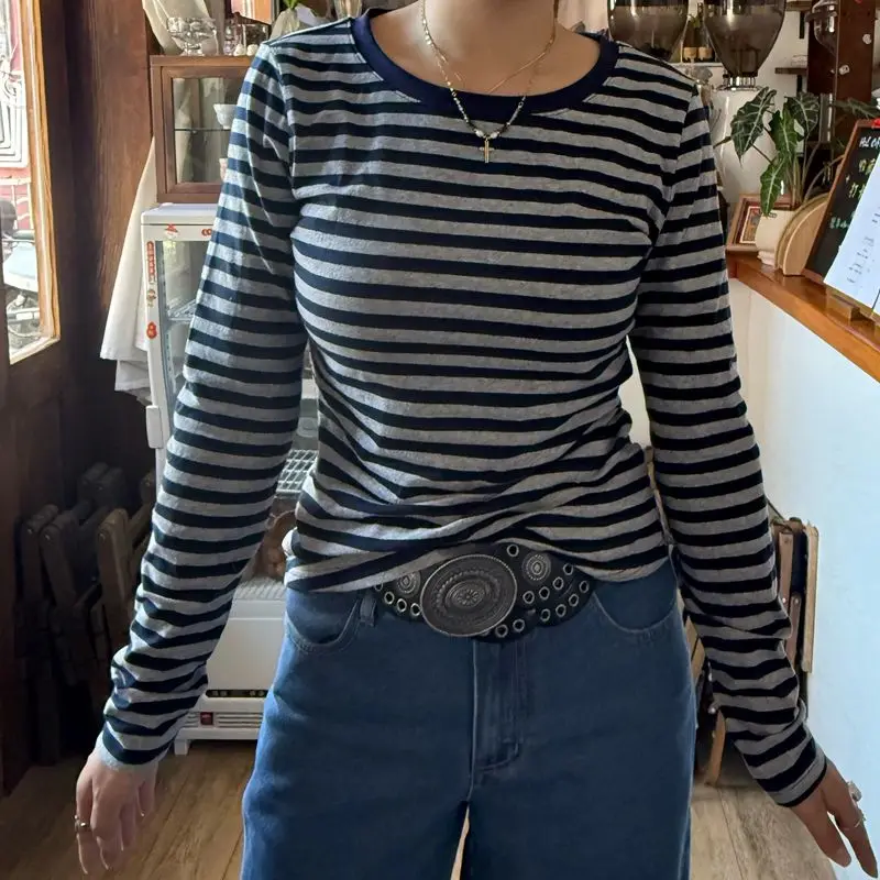 تي شيرت نسائي من Combhasaki Y2K عتيق برقبة دائرية وأكمام طويلة تي شيرت جمالي مخطط بألوان متباينة ملابس علوية ضيقة غير رسمية ملابس خروج