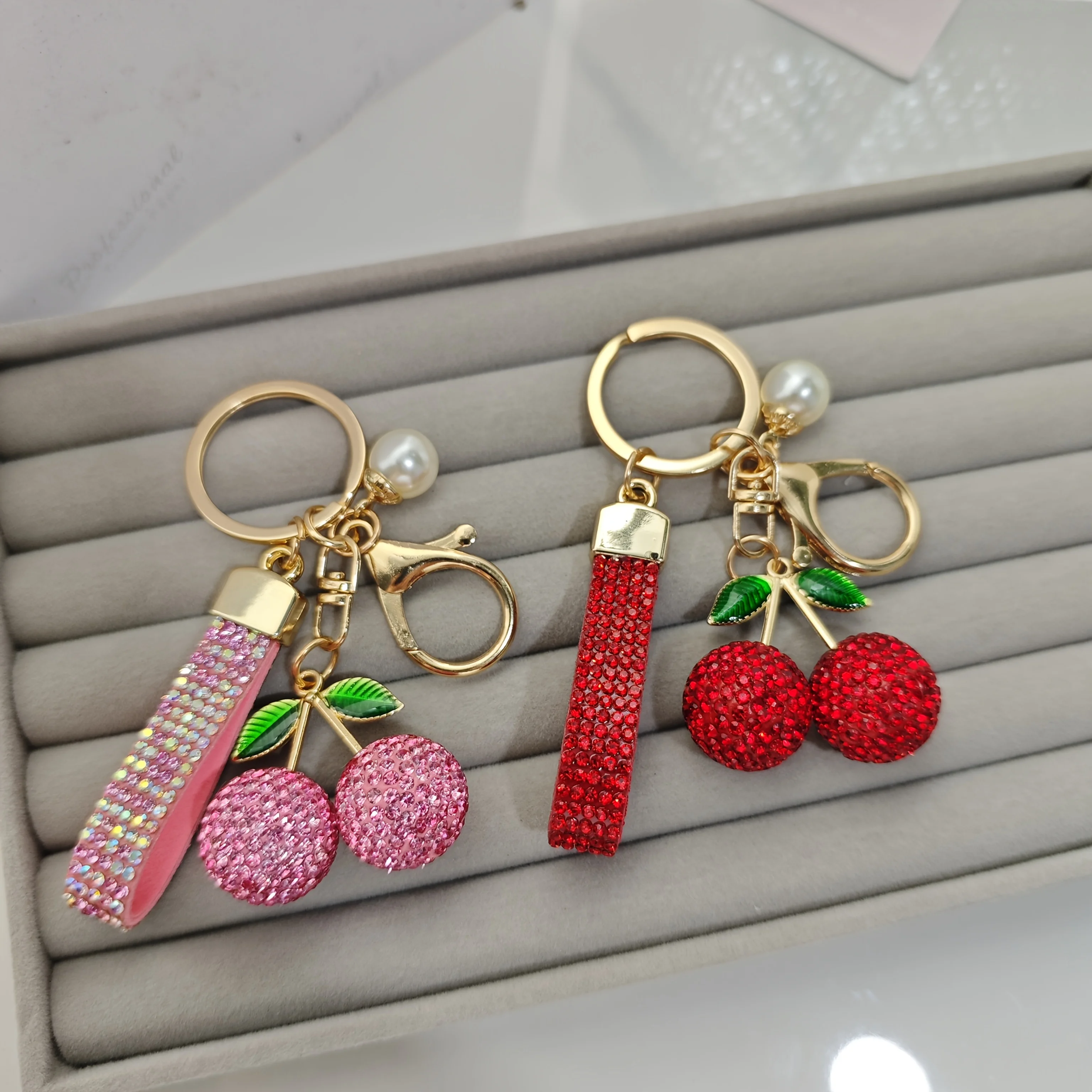 Rhinestone Cherry Keychain, Lobster‑Clasp Bag Charm, Light‑Luxury Y2K Handbag Car Key Organizer, Holiday Gift