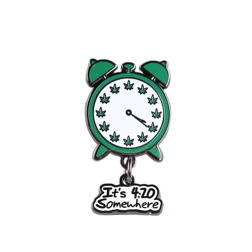 Reloj despertador 420, Pin esmaltado, es 4:20, insignia en algún lugar, joyería del Día Mundial de Marijuana, novedad, sombreros divertidos, pantalones vaqueros decorativos