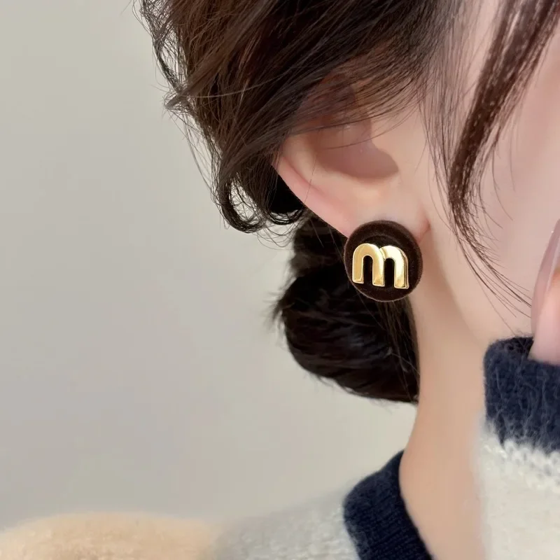 French new design fashion jewelry 14K gold plated letter M black flocking round earrings elegant women's daily work accessories