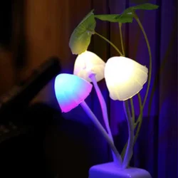 Lámpara con forma de hongo para la noche, Luminaria con 3 luces LED de colores, Sensor de 220v, novedad