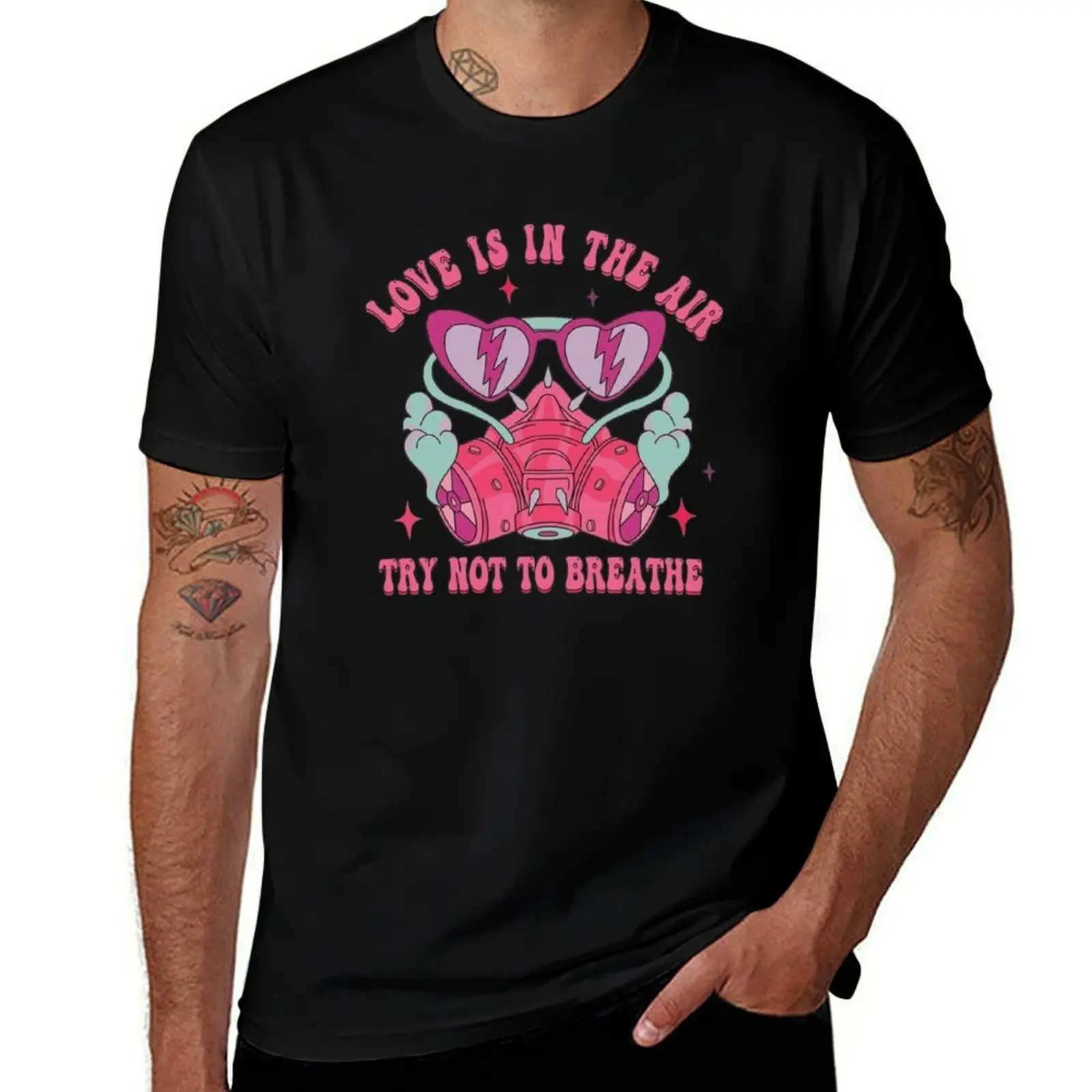 

Футболка Love is in the air try not to Breathe Valentine с графическим рисунком, милые топы, винтажная одежда, однотонные футболки для мужчин