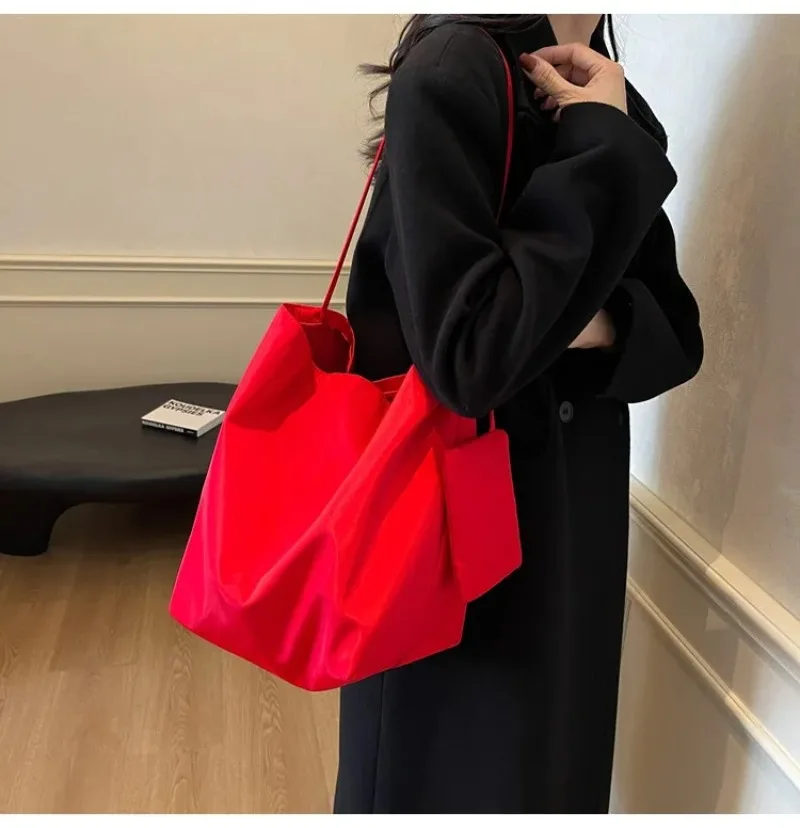 Minimalistische und Lässige Schultertasche, Damen Große Kapazität Achseltasche, Studenten Klassische Bucket Bag, Retro Einkaufstasche – Detail 3