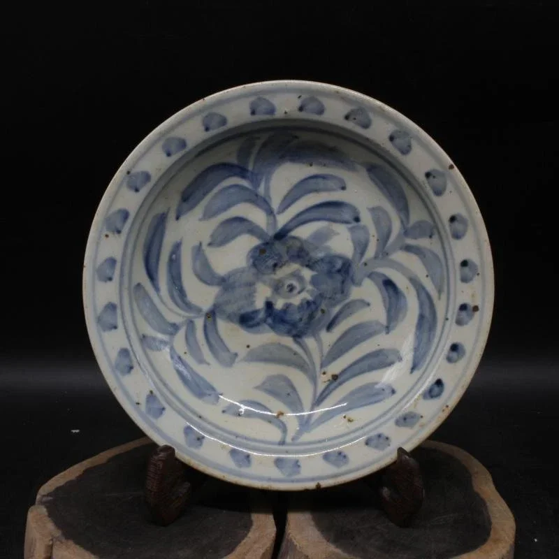 

Китайский фарфор династии Юань сине-белая тарелка с цветочным узором 7,2 дюйма