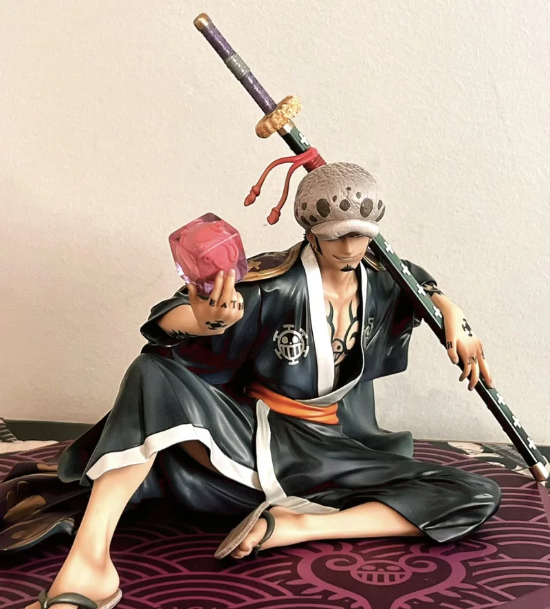 Jednoczęściowa figurka Trafalgar Law figurka Anime siedząca Kimono figurka Model z pcv dekoracja posągi zbierają zabawkę prezent urodzinowy