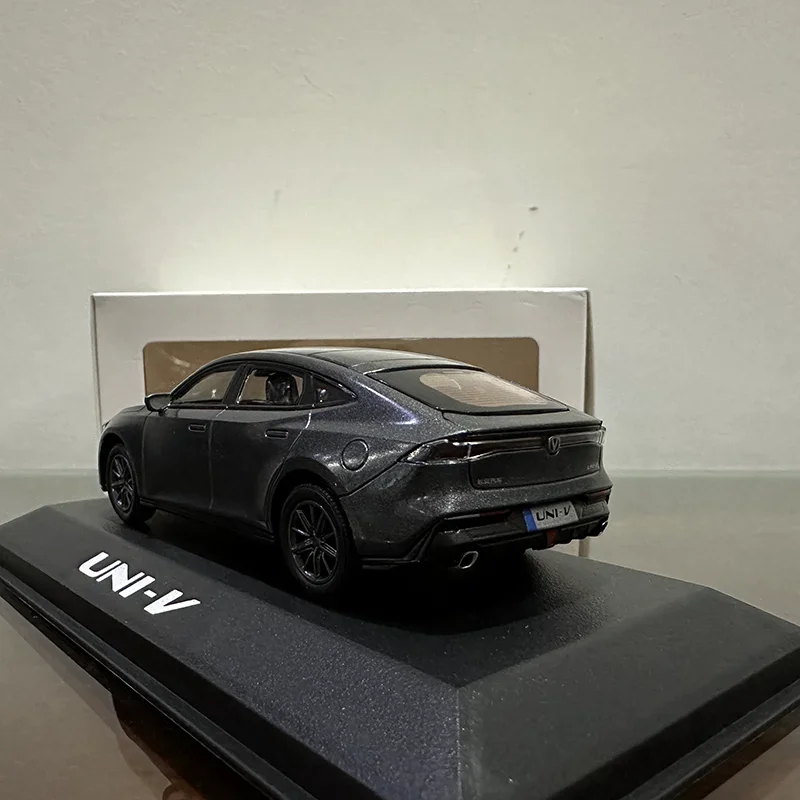 1:43 Scale Changan Uni-v Plastic Car Model Collection Ornaments