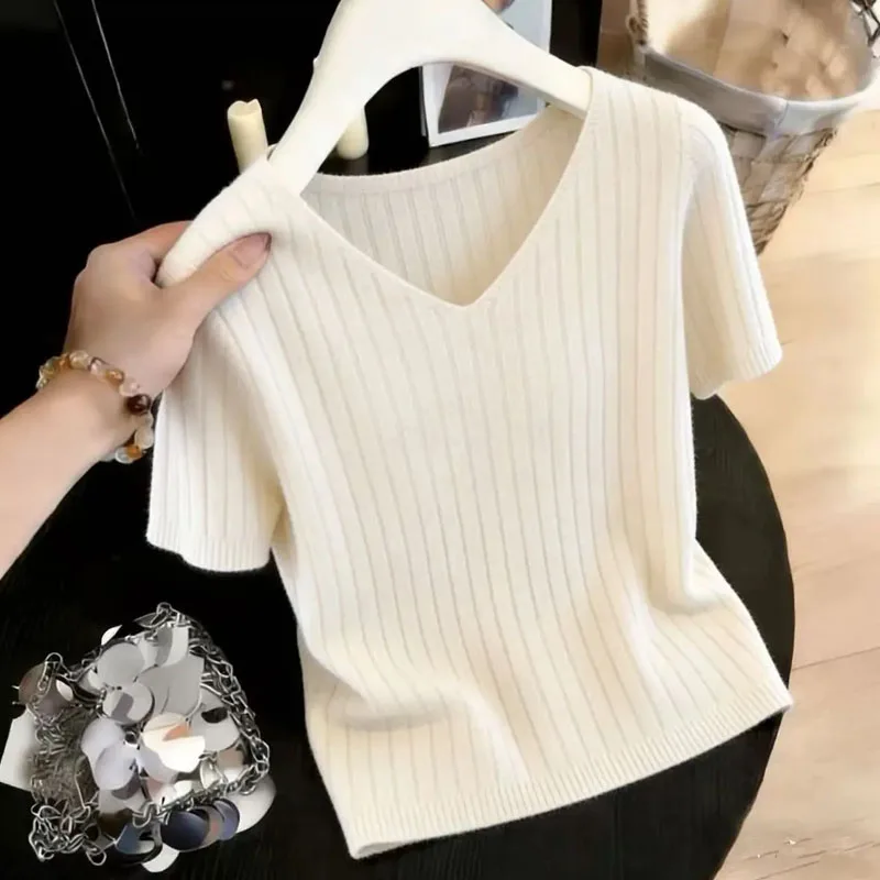 

Knitted Sweater Women Pullovers Fashion Summer V-Neck Short Sleeve Knit Sweater Pullover Women Tops Sueters De Mujer 2026 Q4156