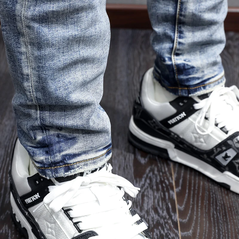 

Y2K Designer Fashion New Men's Jeans Perforated Patch Elastic Slimming Wash Water Nostalgic Light Blue Jeans Hip Hop Brand Pants