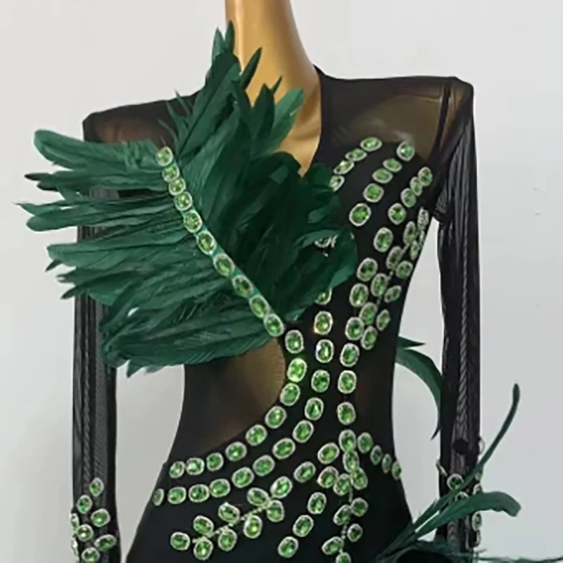 

Женский высококачественный костюм для соревнований по латинским танцам, дизайн с большими перьями, костюм для выступлений ча-ча, черное платье для бассейна