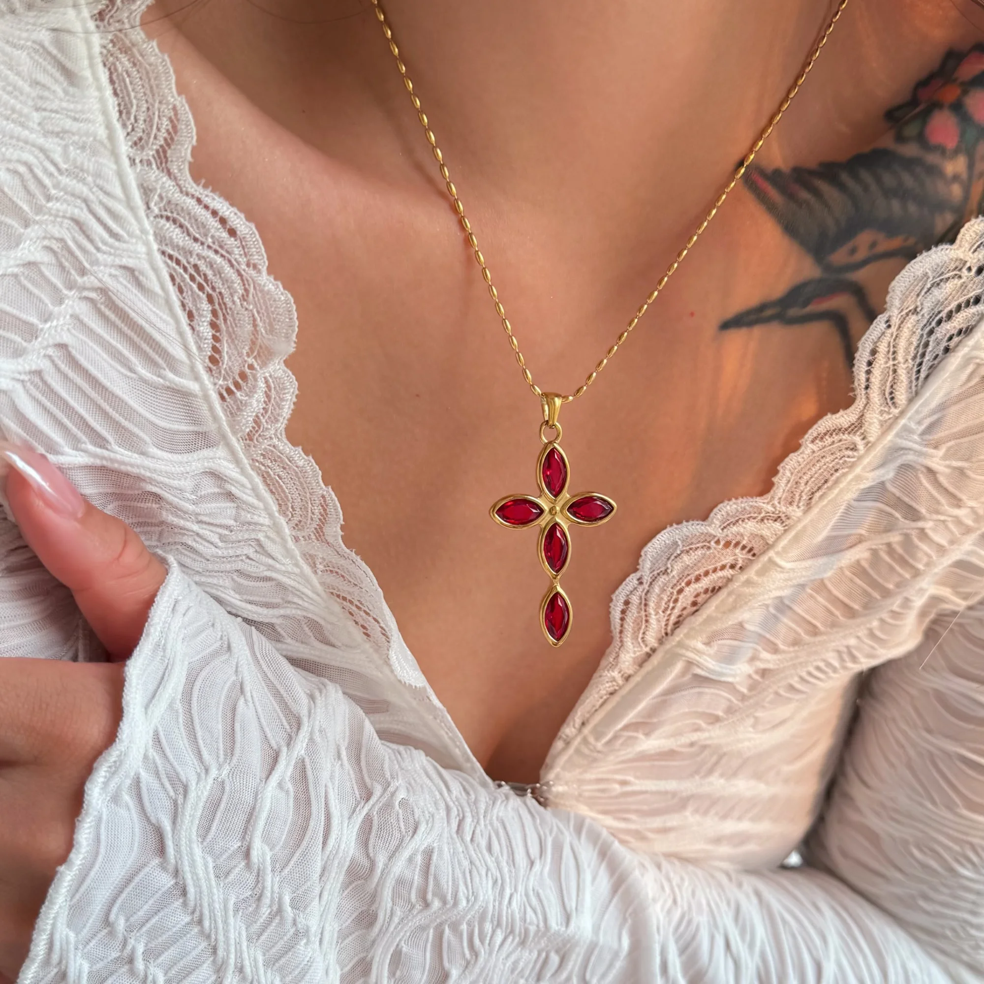 

DASEIN New Vintage Church Cross Red Colorful Zircon Necklace Summer New 18k Pvd Gold Plated Stainless Steel Women Jewelry Gifts